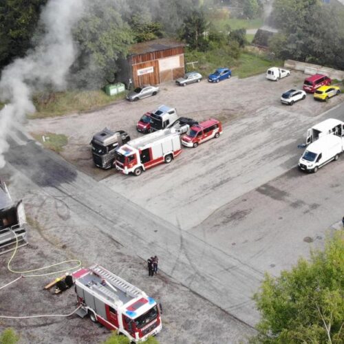 Realbrandausbildung beim Brandcontainer in St. Johann