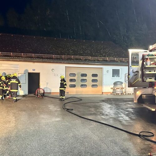 Monatsübung Oktober – Brand Autowerkstatt