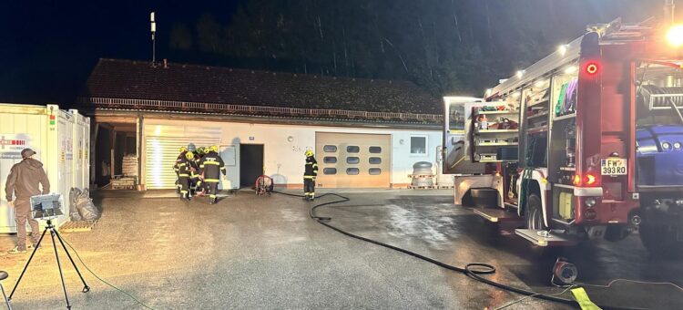 Monatsübung Oktober – Brand Autowerkstatt